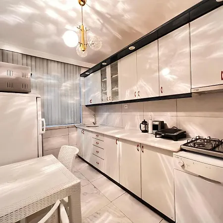 Apartment A Luxury Apt 170 M2 3 Bedroom 2 Bathroom At Bestekar Avenue At The Heart Of